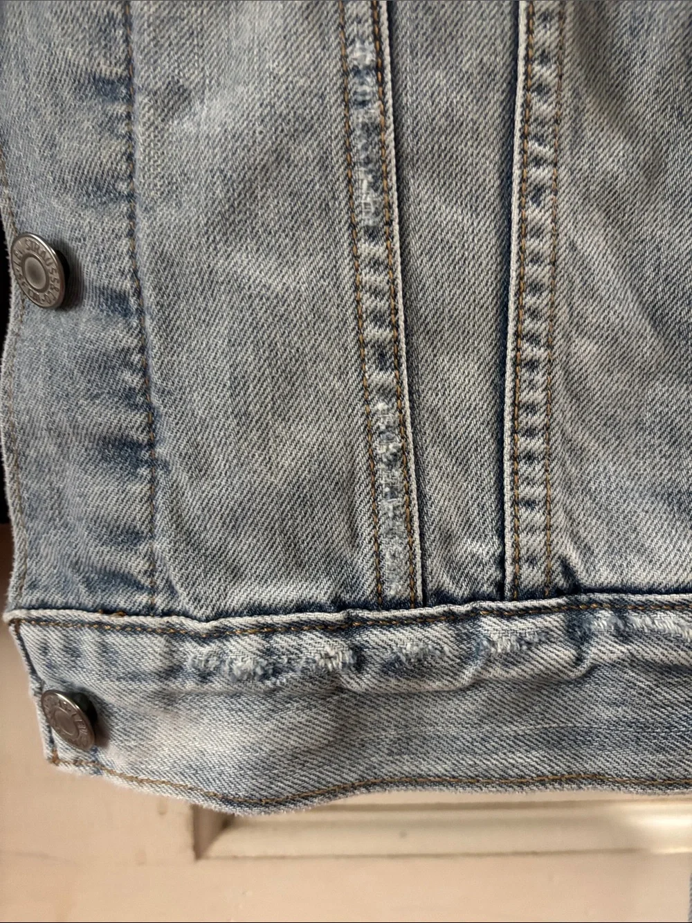 Levi's Light Blue Denim Trucker Jacket - Picture 3 of 7